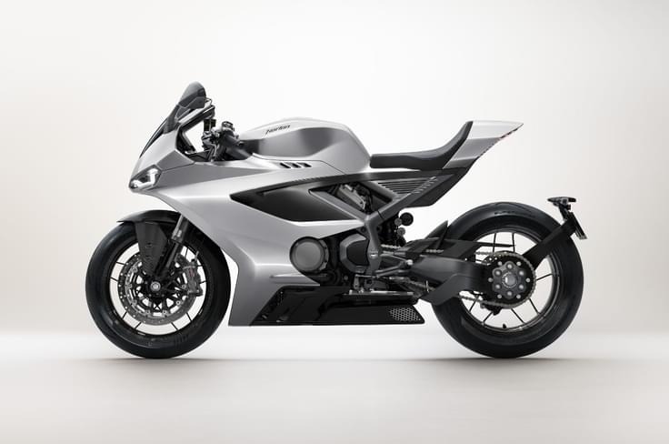 Cycle parts too are top-notch befitting the positioning of the Manx in today’s superbike landscape. Norton Manx R left side profile